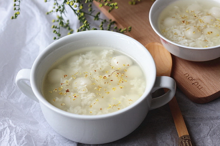 <a href=/shicai/shucai/GuiHua/index.html target=_blank><u>桂花</u></a>酒酿圆子怎么做