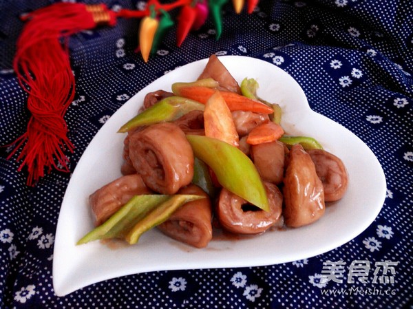 <a href=/shicai/shucai/QingJiao/index.html target=_blank><u>青椒</u></a>炒肥肠的做法