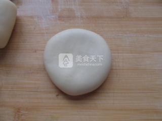 豆沙<a href=/shicai/shucai/JuHua/index.html target=_blank><u>菊花</u></a>酥