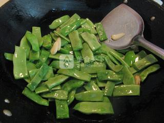 <a href=/shicai/rouqin/LaRou/index.html target=_blank><u>腊肉</u></a>炒<a href=/shicai/shucai/DouJiao/index.html target=_blank><u>豆角</u></a>