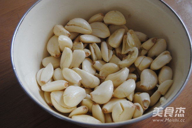 酒糟<a href=/shicai/shucai/LaJiao/index.html target=_blank><u>辣椒</u></a>酱的做法