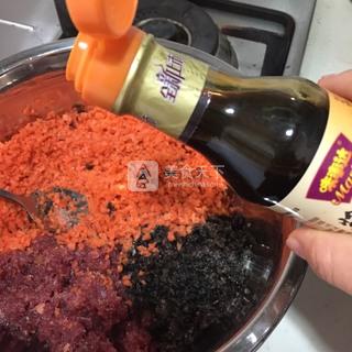 <a href=/shicai/rouqin/NiuRou/index.html target=_blank><u>牛肉</u></a><a href=/shicai/shucai/HuLuoBo/index.html target=_blank><u>胡<a href=/shicai/shucai/LuoBo/index.html target=_blank><u>萝卜</u></a></u></a>馄饨