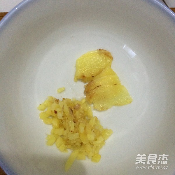 <a href=/shicai/shucai/LianOu/index.html target=_blank><u>莲<a href=/shicai/shucai/Ou/index.html target=_blank><u>藕</u></a></u></a>炒肉片的做法