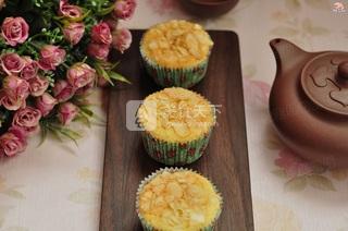 <a href=/shicai/mimian/DanNaiYou/index.html target=_blank><u>淡<a href=/shicai/mimian/NaiYou/index.html target=_blank><u>奶油</u></a></u></a>小蛋糕