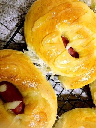 <a href=/shicai/mimian/XiaoMai/index.html target=_blank><u>小麦</u></a>胚芽热狗<a href=/shicai/mimian/MianBao/index.html target=_blank><u>面包</u></a>