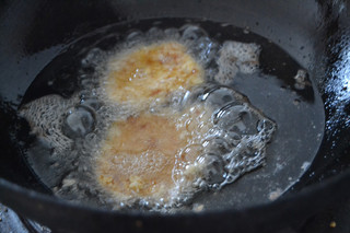 炸<a href=/shicai/rouqin/ZhuPai/index.html target=_blank><u>猪排</u></a>