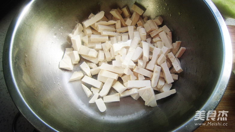 <a href=/shicai/shucai/MuEr/index.html target=_blank><u>木耳</u></a>凉拌双豆的做法