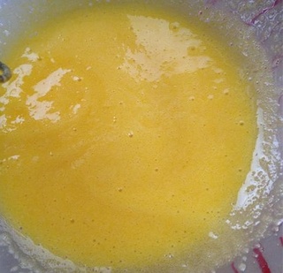 樱花<a href=zt/qifengdg target=_blank><u>戚风蛋糕</u></a>卷