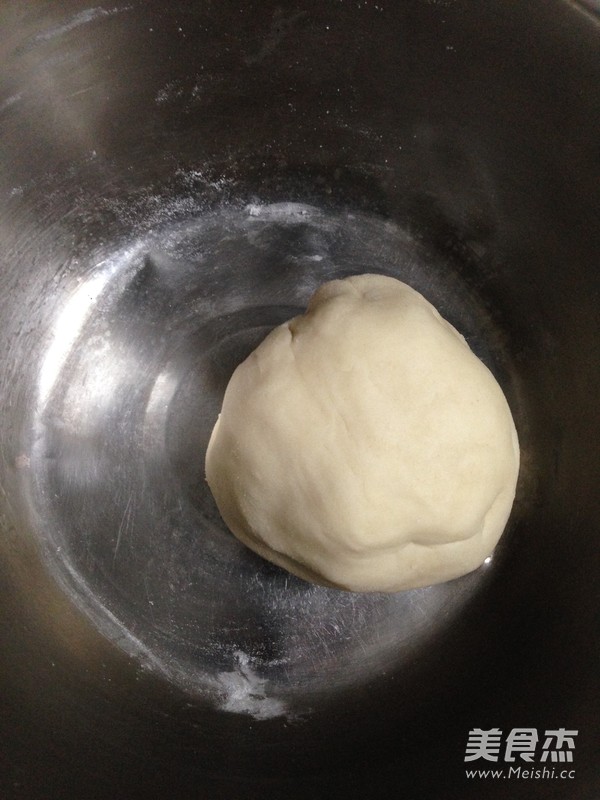 自制<a href=/shicai/mimian/LvDou/index.html target=_blank><u>绿豆</u></a>饼的做法