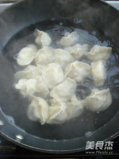 #香雪面粉#<a href=/shicai/shucai/MuEr/index.html target=_blank><u>木耳</u></a><a href=/shicai/shucai/HuLuoBo/index.html target=_blank><u>胡<a href=/shicai/shucai/LuoBo/index.html target=_blank><u>萝卜</u></a></u></a>饺子的做法