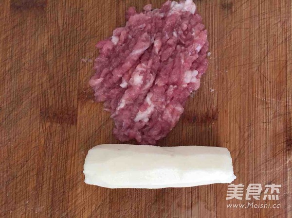 <a href=/shicai/shucai/ShanYao/index.html target=_blank><u>山药</u></a>肉末粥(婴儿版)的做法