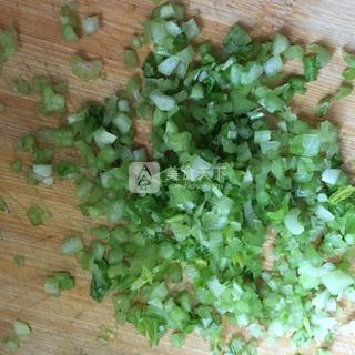 <a href=/shicai/shucai/QinCai/index.html target=_blank><u>芹菜</u></a><a href=/shicai/rouqin/JiDan/index.html target=_blank><u>鸡蛋</u></a>饼