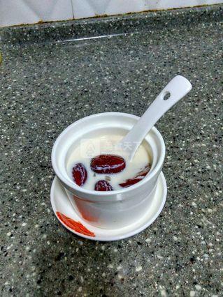 冰糖<a href=/shicai/mimian/NiuNai/index.html target=_blank><u>牛奶</u></a>炖<a href=/shicai/yaoshi/YaWo/index.html target=_blank><u>燕窝</u></a>