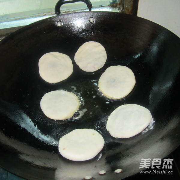 <a href=/shicai/shucai/MuEr/index.html target=_blank><u>木耳</u></a><a href=/shicai/rouqin/ZhuRou/index.html target=_blank><u>猪肉</u></a>煎饼的做法