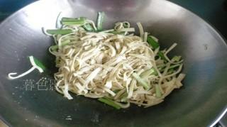 <a href=/shicai/shucai/JiuCai/index.html target=_blank><u>韭菜</u></a>炒干<a href=/shicai/mimian/DouFu/index.html target=_blank><u>豆腐</u></a>