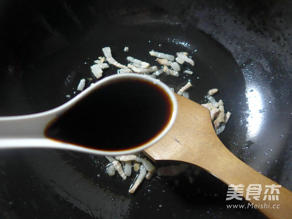 <a href=/shicai/rouqin/ZhuRou/index.html target=_blank><u>猪肉</u></a>蒿菜波纹面的做法