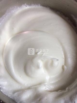 <a href=/shicai/mimian/NaiYou/index.html target=_blank><u>奶油</u></a>霜<a href=zt/qifengdg target=_blank><u>戚风蛋糕</u></a>