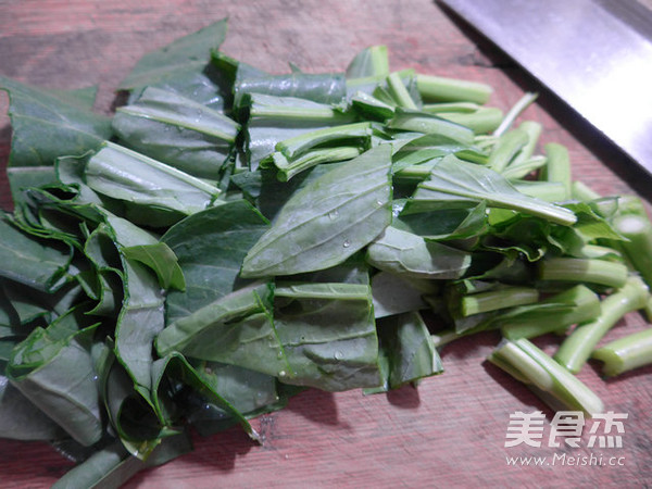 <a href=/shicai/shucai/YouCai/index.html target=_blank><u>油菜</u></a>蕻<a href=/shicai/mimian/YouTiao/index.html target=_blank><u>油条</u></a><a href=/shicai/mimian/NianGao/index.html target=_blank><u>年糕</u></a>汤的做法