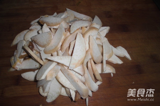 <a href=/shicai/shucai/XingBaoGu/index.html target=_blank><u><a href=/shicai/guopin/Xing/index.html target=_blank><u>杏</u></a>鲍菇</u></a>炒肉的做法