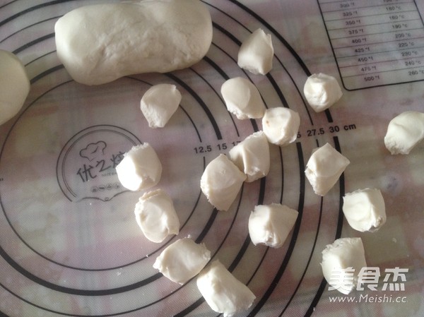 <a href=/shicai/shucai/JiuCai/index.html target=_blank><u>韭菜</u></a>饺子的做法