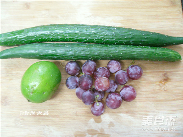 <a href=/shicai/shucai/HuangGua/index.html target=_blank><u>黄瓜</u></a>红提<a href=/shicai/guopin/NingMeng/index.html target=_blank><u>柠檬</u></a>汁的做法