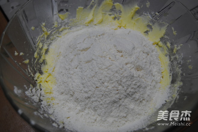 <a href=/shicai/mimian/NaiLao/index.html target=_blank><u>奶酪</u></a>饼干的做法