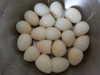 <a href=/shicai/shucai/YinEr/index.html target=_blank><u>银耳</u></a><a href=/shicai/rouqin/AnChun/index.html target=_blank><u>鹌鹑</u></a>蛋