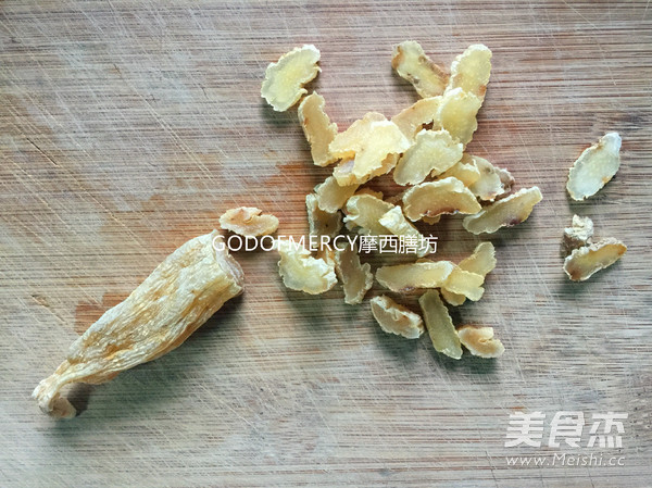 春季滋补养生最佳选择天麻核<a href=/shicai/guopin/Tao/index.html target=_blank><u>桃</u></a><a href=/shicai/guopin/GouQi/index.html target=_blank><u>枸杞</u></a>鸡汤的做法