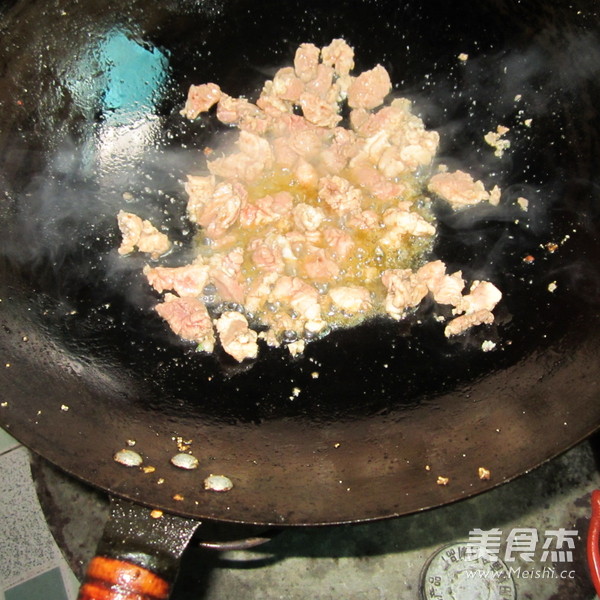 红苔菜炒肉的做法