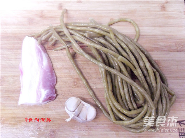 酸<a href=/shicai/shucai/DouJiao/index.html target=_blank><u>豆角</u></a>炒肉的做法