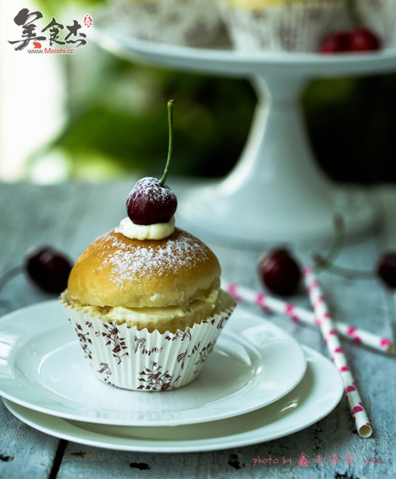 樱<a href=/shicai/guopin/Tao/index.html target=_blank><u>桃</u></a><a href=/shicai/mimian/NaiYou/index.html target=_blank><u>奶油</u></a>小餐包Ez.jpg