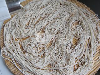 <a href=/shicai/diaoweipin/CongYou/index.html target=_blank><u>葱油</u></a><a href=/shicai/rouqin/YangRou/index.html target=_blank><u>羊肉</u></a>拌面