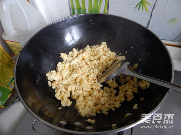 <a href=/shicai/shucai/BoCai/index.html target=_blank><u>菠菜</u></a><a href=/shicai/mimian/FenSi/index.html target=_blank><u>粉丝</u></a>盒的做法