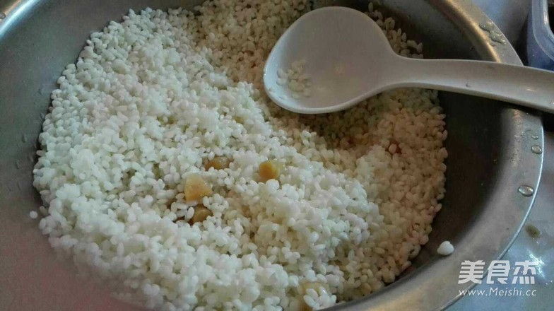 <a href=/shicai/mimian/NuoMi/index.html target=_blank><u>糯米</u></a>鸡的做法