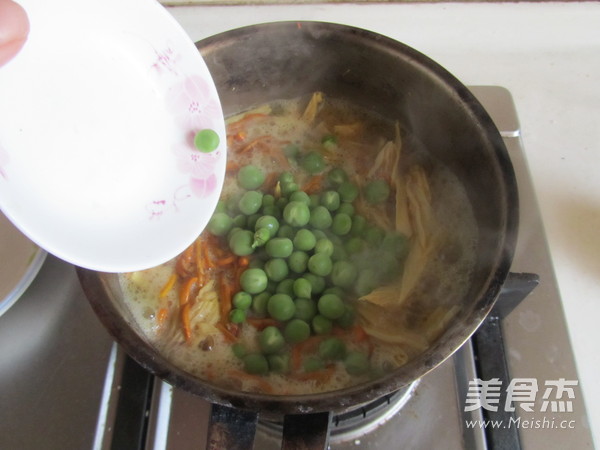 <a href=/shicai/mimian/FuZhu/index.html target=_blank><u>腐竹</u></a>虫草花拌鸡丝的做法