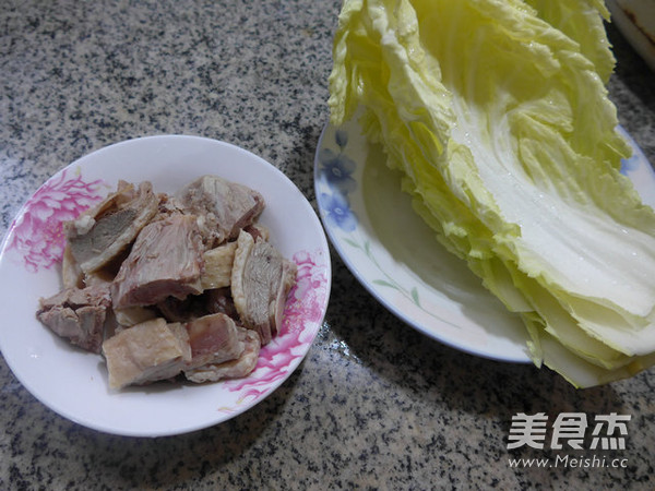 <a href=/shicai/rouqin/E/index.html target=_blank><u>鹅</u></a>肉炒<a href=/shicai/shucai/BaiCai/index.html target=_blank><u>白菜</u></a>的做法