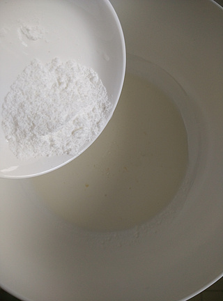 长颈鹿<a href=zt/qifengdg target=_blank><u>戚风蛋糕</u></a>卷