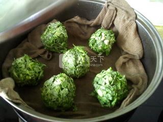 蒸<a href=/shicai/shucai/TongHao/index.html target=_blank><u>茼蒿</u></a>丸子