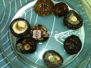 香辣<a href=/shicai/shucai/XiangGu/index.html target=_blank><u>香菇</u></a><a href=/shicai/rouqin/NiuRou/index.html target=_blank><u>牛肉</u></a>酱