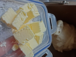 <a href=/shicai/guopin/YouZi/index.html target=_blank><u>柚子</u></a>小球<a href=/shicai/mimian/MianBao/index.html target=_blank><u>面包</u></a>步骤3