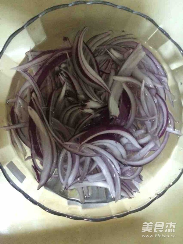 <a href=/shicai/shucai/YangCong/index.html target=_blank><u>洋葱</u></a>炒<a href=/shicai/rouqin/JiDan/index.html target=_blank><u>鸡蛋</u></a>的做法