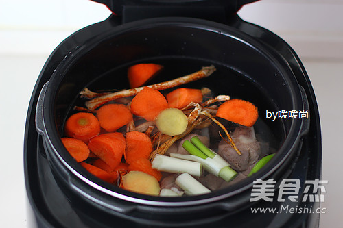 #苏泊尔#五指毛<a href=/shicai/guopin/Tao/index.html target=_blank><u>桃</u></a>煲猪骨汤的做法