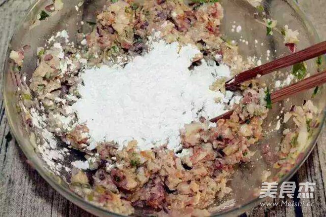 春季提高抵抗力,一定给孩子多吃<a href=/shicai/shucai/LianOu/index.html target=_blank><u>莲<a href=/shicai/shucai/Ou/index.html target=_blank><u>藕</u></a></u></a>!味道超赞的<a href=/shicai/shucai/Ou/index.html target=_blank><u>藕</u></a>香肉饼!的做法