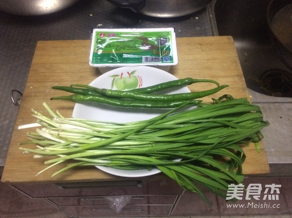 <a href=/shicai/shucai/JiuCai/index.html target=_blank><u>韭菜</u></a>炒<a href=/shicai/rouqin/YaXie/index.html target=_blank><u>鸭<a href=/shicai/rouqin/Xue/index.html target=_blank><u>血</u></a></u></a>的做法