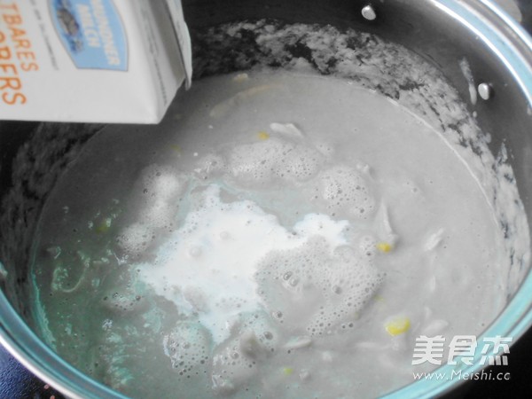<a href=/shicai/mimian/NaiYou/index.html target=_blank><u>奶油</u></a><a href=/shicai/mimian/YuMi/index.html target=_blank><u>玉米</u></a>鸡茸浓汤的做法