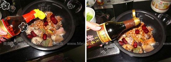 红<a href=/shicai/guopin/Zao/index.html target=_blank><u>枣</u></a><a href=/shicai/guopin/HuaSheng/index.html target=_blank><u>花生</u></a>焖<a href=/shicai/rouqin/ZhuTi/index.html target=_blank><u>猪蹄</u></a>wU.jpg