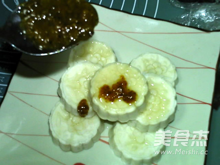 <a href=/shicai/diaoweipin/FengMi/index.html target=_blank><u>蜂蜜</u></a><a href=/shicai/shucai/GuiHua/index.html target=_blank><u>桂花</u></a><a href=/shicai/shucai/ShanYao/index.html target=_blank><u>山药</u></a>糕的做法