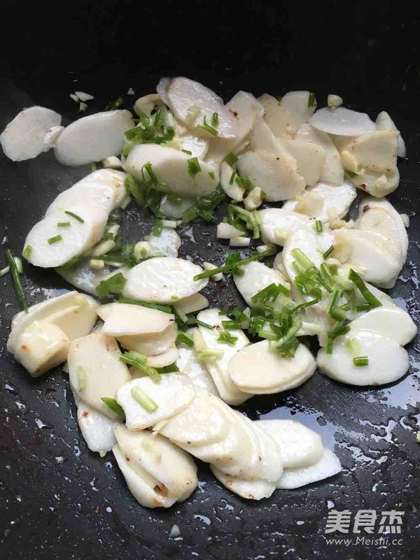 <a href=/shicai/shucai/ShanYao/index.html target=_blank><u>山药</u></a>炒<a href=/shicai/shucai/MuEr/index.html target=_blank><u>木耳</u></a>的做法