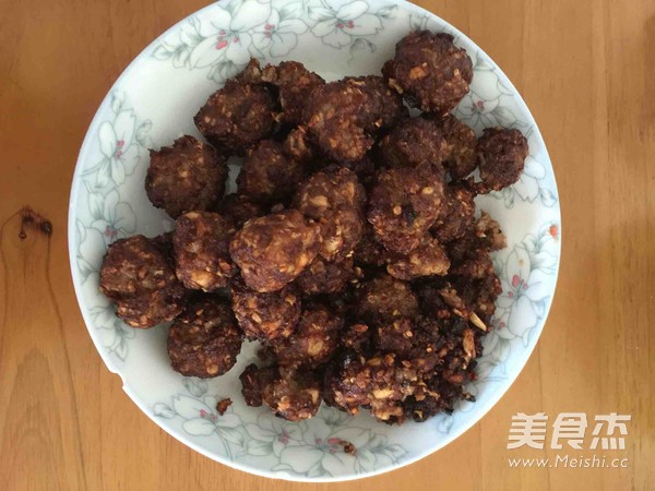 <a href=/shicai/rouqin/NiuRou/index.html target=_blank><u>牛肉</u></a>丸子的做法