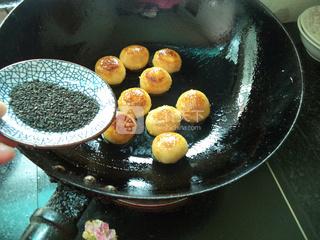 <a href=/shicai/guopin/HeiZhiMa/index.html target=_blank><u>黑<a href=/shicai/guopin/ZhiMa/index.html target=_blank><u>芝麻</u></a></u></a><a href=/shicai/mimian/NuoMi/index.html target=_blank><u>糯米</u></a>粑